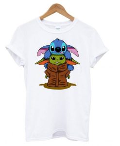 Star Wars Baby Yoda and Disney Baby Stitch Hugging t shirt qn